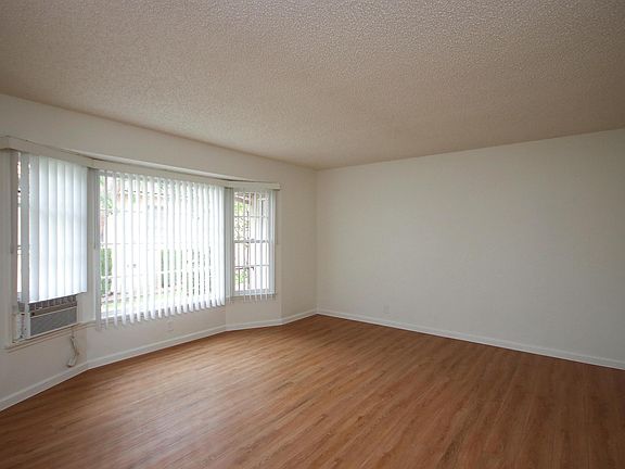 3rd image of 1315 E Washington Blvd #1313