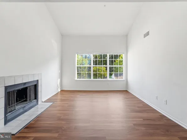 18529 Boysenberry Dr APT 303, Gaithersburg, MD 20879