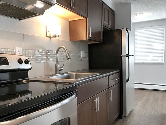 2nd image of 8 S Logan St APT 305