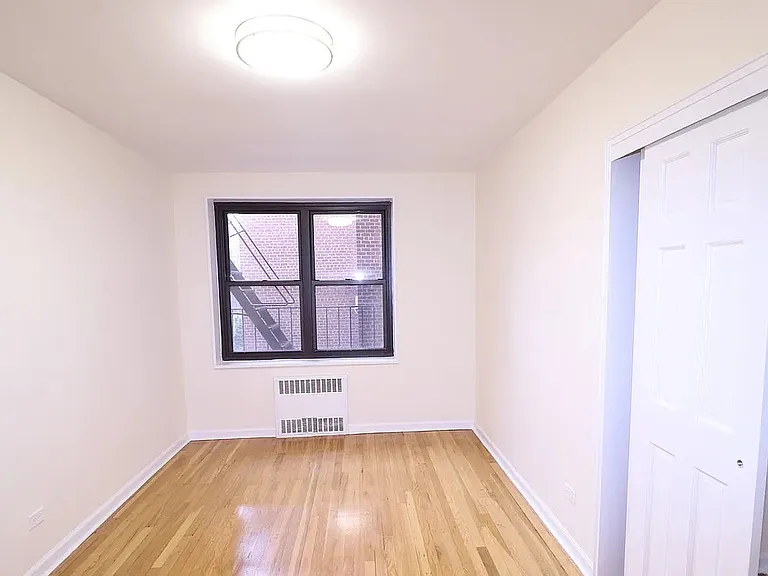 3415 Parsons Blvd #4R — Photo 7