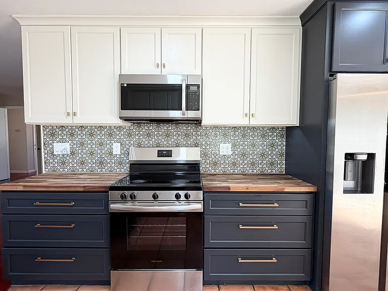 3695 Sanford St — Photo 17