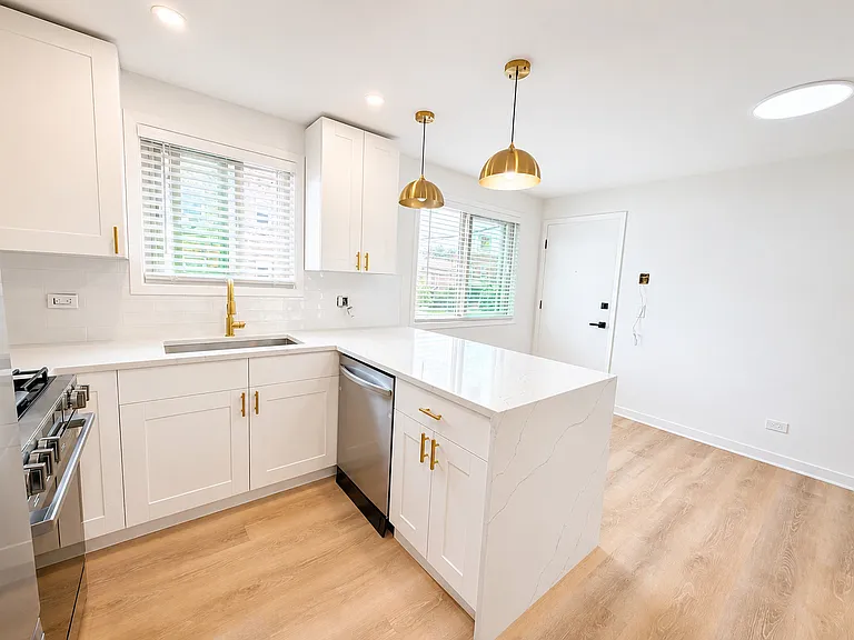 5819 W Higgins Ave #2D — Photo 5