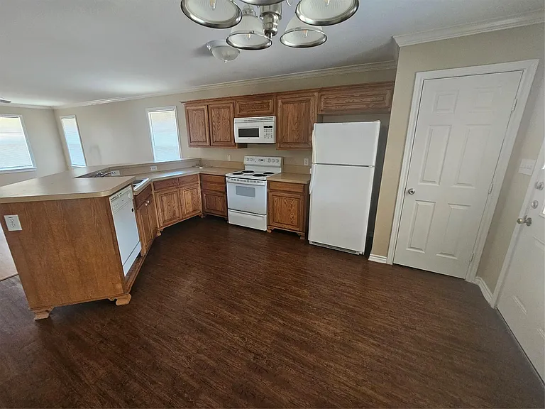 1605 Stuart Rd — Photo 6