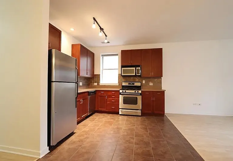 914 S Racine Ave #102 — Photo 7
