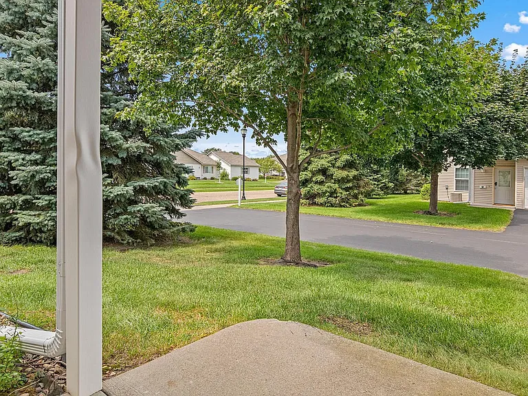78 Bridgewater Trl — Photo 3