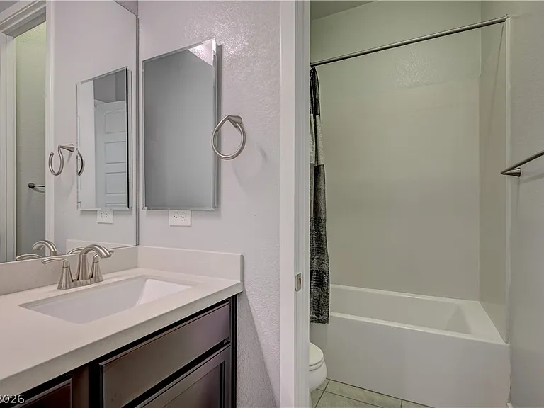 3943 Reyes Ave — Photo 32