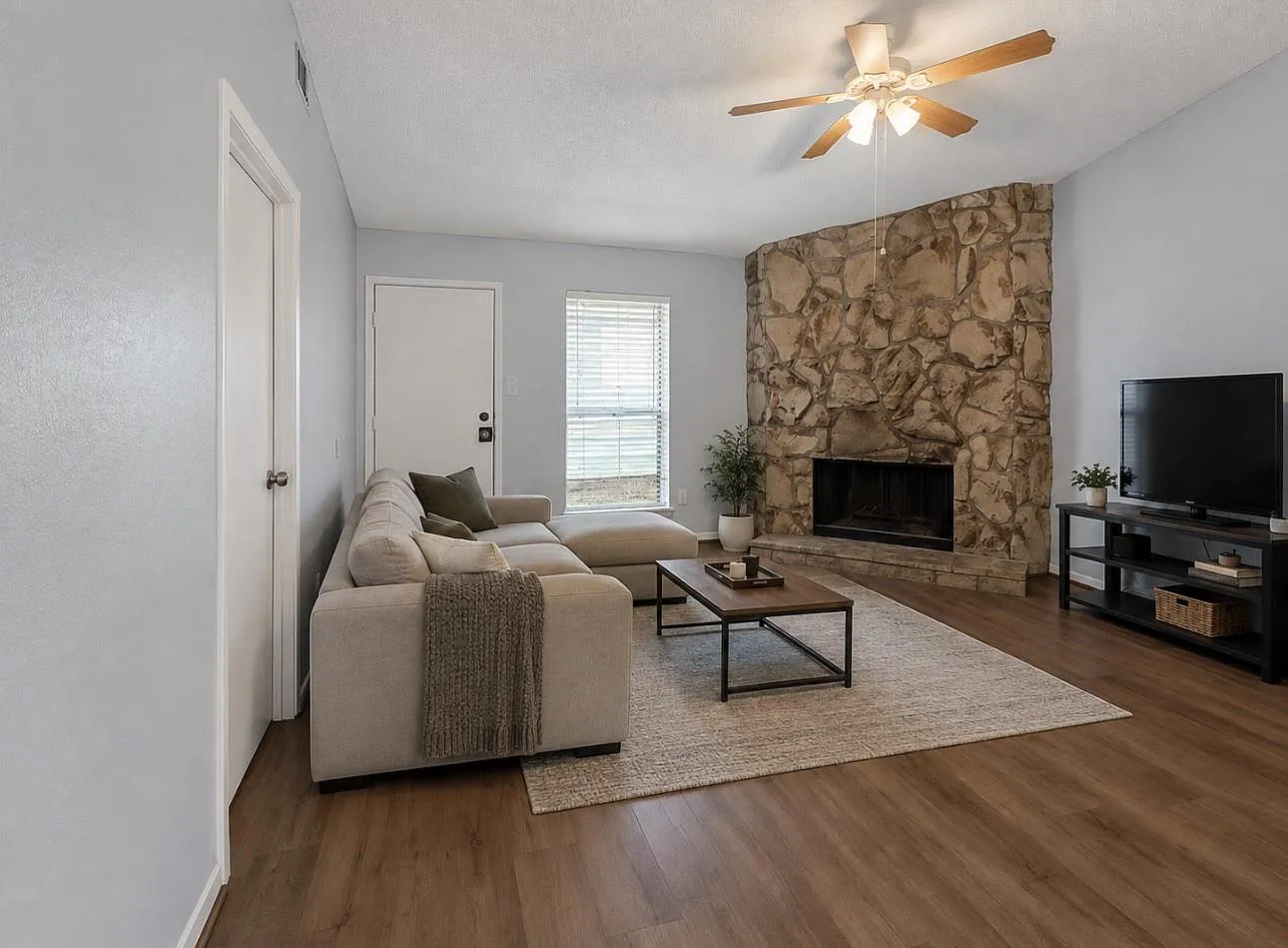 2 bed, 1.5 bath, 1056 sqft, $1,399 — Photo 1