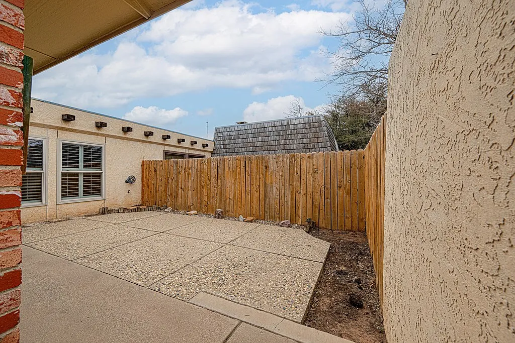 2 bed, 2.0 bath, 1934 sqft, $2,195 — Photo 3