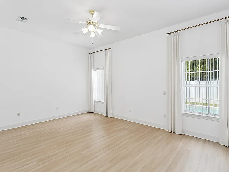 5930 Hermitage Dr — Photo 17
