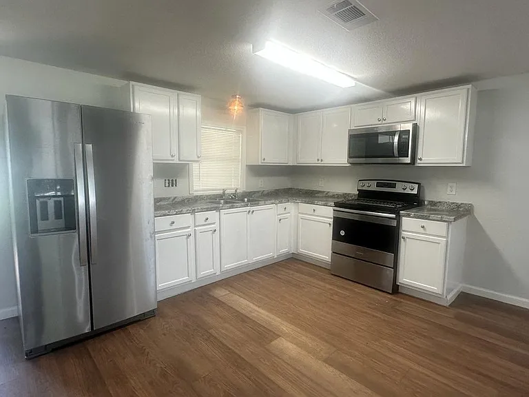 125 Kellum St — Photo 12