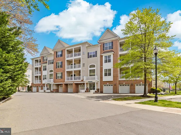 221 Breeders Cup Dr, Cherry Hill, NJ 08002