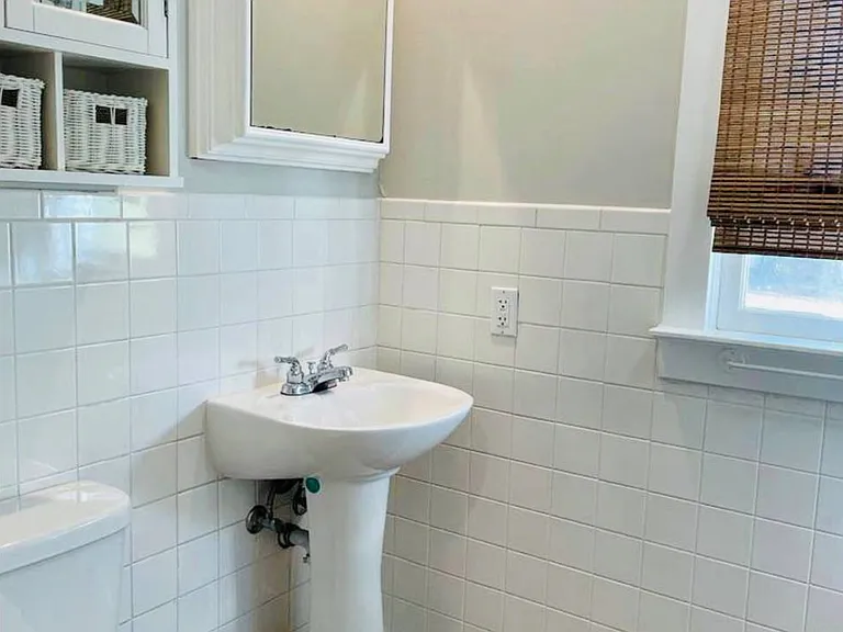 501 E Poplar Ave — Photo 16