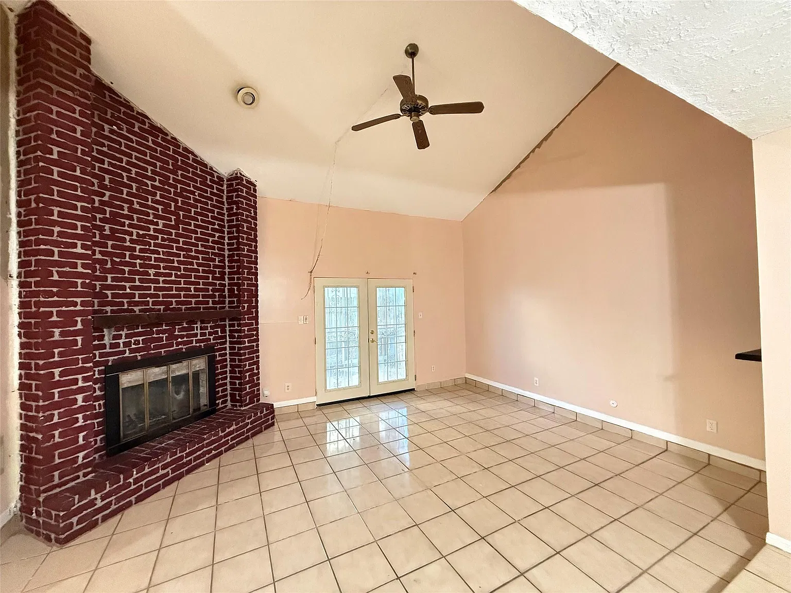 3 bed, 2.0 bath, 1568 sqft, $1,850 — Photo 4