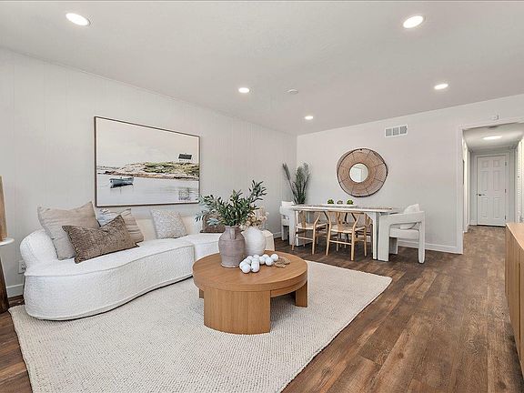 4th image of 5004 Carm Ave