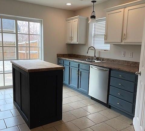 5th image of 2912 Lupine Ln