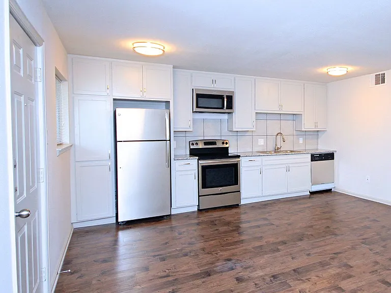 BlueBird Apartments — Photo 27