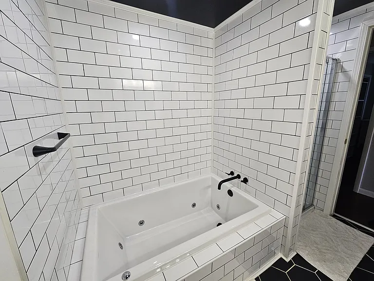 224 Laurel Dr — Photo 2