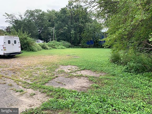4th image of 800 W Maple Ave