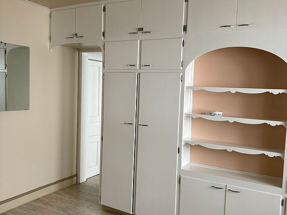 5th image of 210 W Bannock St APT 1