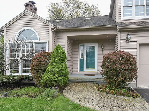 3rd image of 29 Fairfield Dr