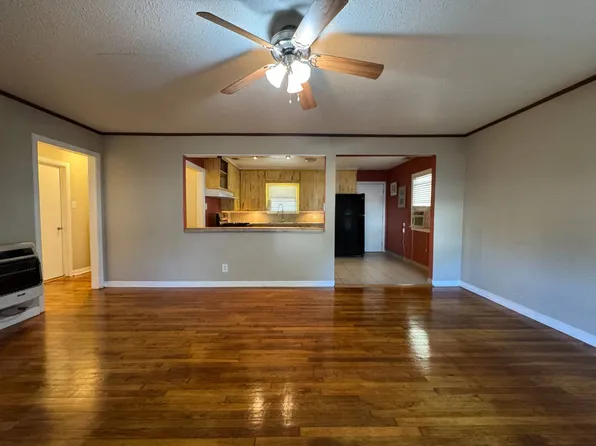 607 Lavaca St, Cuero, TX 77954