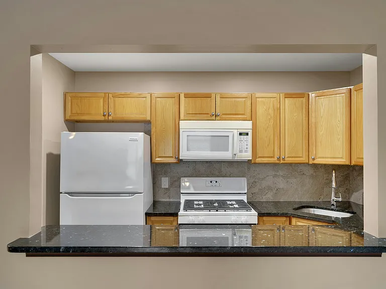 25 Market St #C7 — Photo 3
