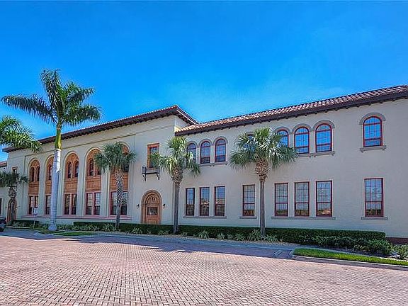 3rd image of 1501 W Horatio St APT 120