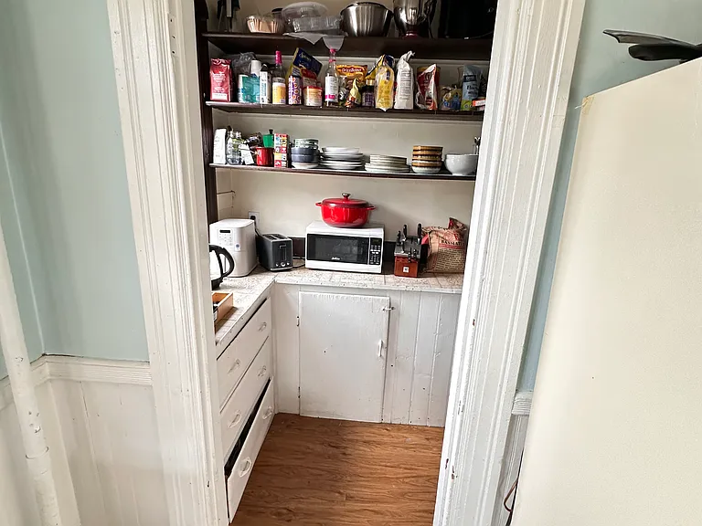 154 Walnut St #1 — Photo 8