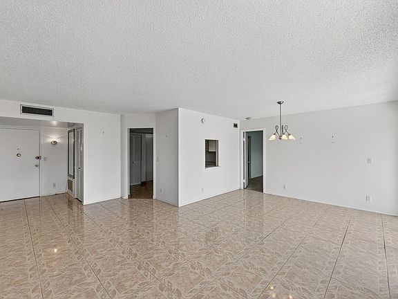 4th image of 400 Diplomat Parkway #612