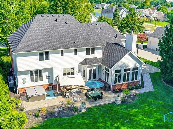 3rd image of 7125 Deer Hollow Ln