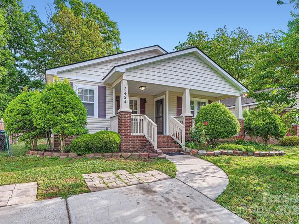 2424 Pitts Dr, Charlotte, NC 28216