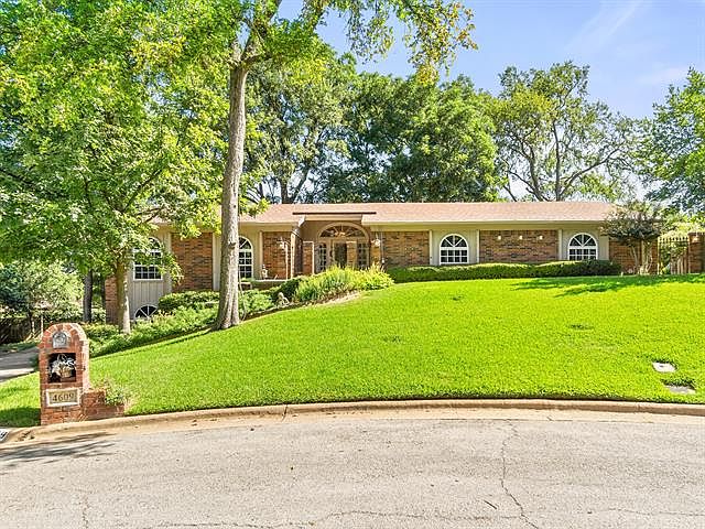 1st image of 4609 Circleview Ct W