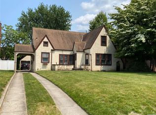 412 Mineola Blvd, Williston Park, NY 11596