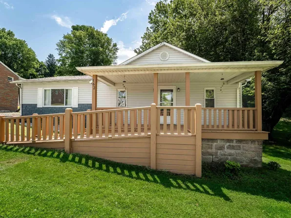 562 Fairchance Rd, Morgantown, WV 26508