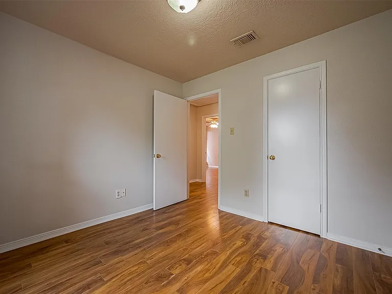 3007 Cloverdale Dr — Photo 10