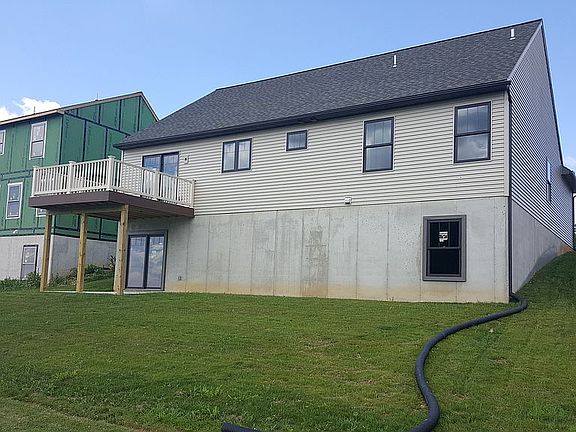 2nd image of 475 Hamilton Ct