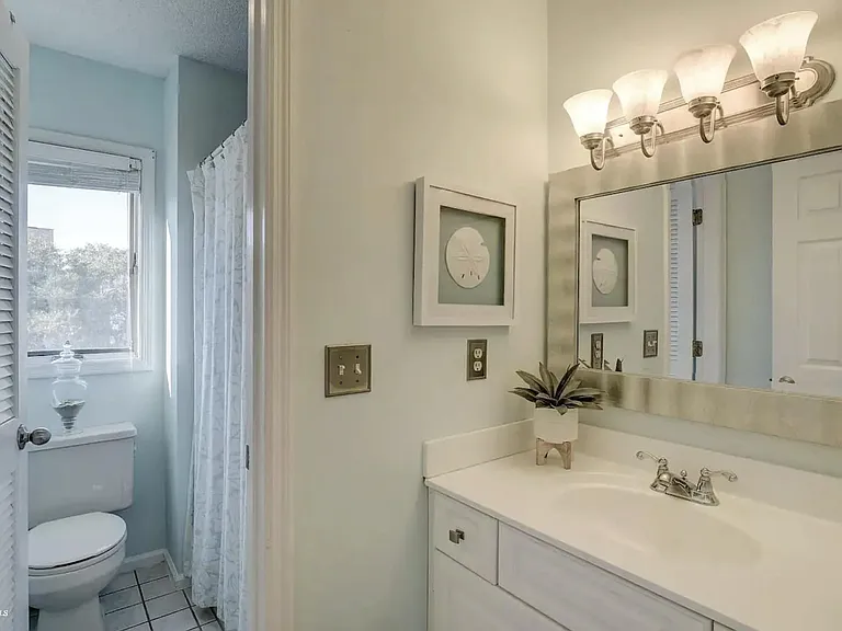 1117 S Topsail Dr — Photo 12
