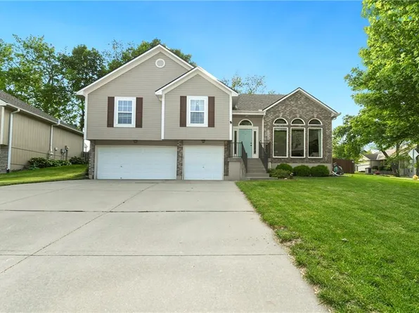 1200 SW Creekside Dr, Lees Summit, MO 64081