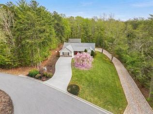 58 Autumn Ridge Dr, Mineral Bluff, GA 30559