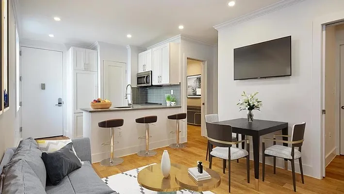 Rented by Compass | media 21