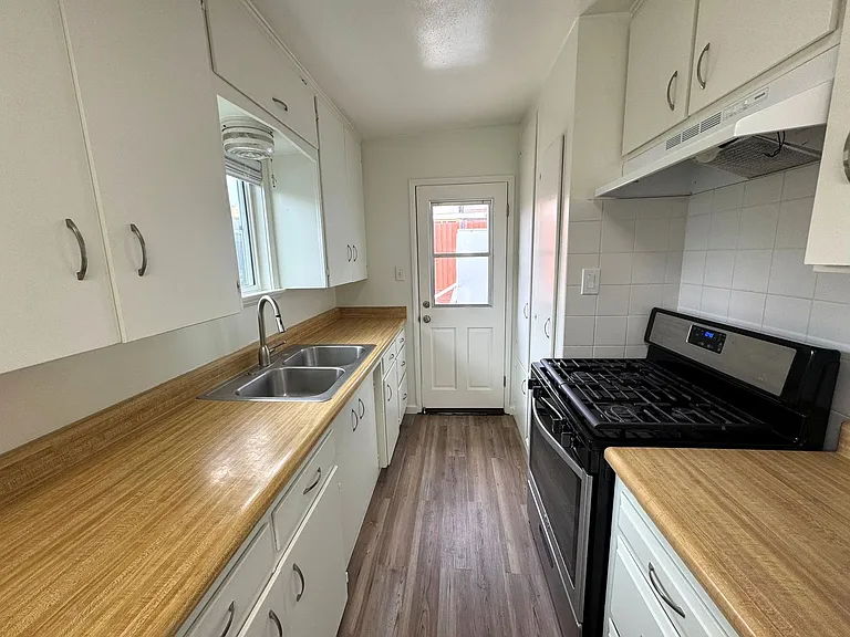 2204 Pierpont Blvd — Photo 8