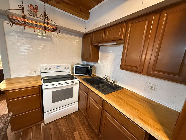 929 Franklin St #5 — Photo 7