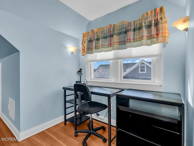 18 Meadow Ave — Photo 40