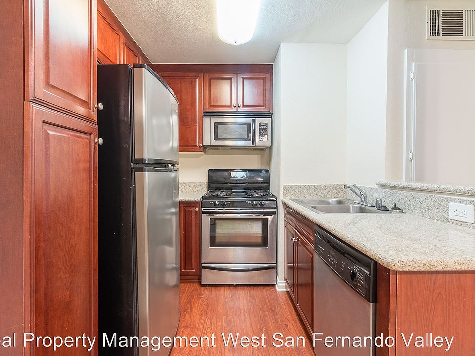 1st image of 5530 Owensmouth Ave APT 116