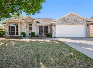 902 Bonanza Dr, Arlington, TX 76001