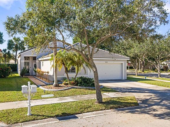 3rd image of 1028 Sequoia Ln
