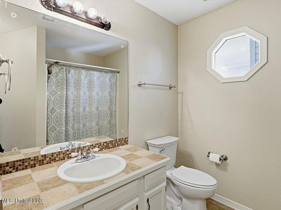 22nd image of 3687 Flynn Dr