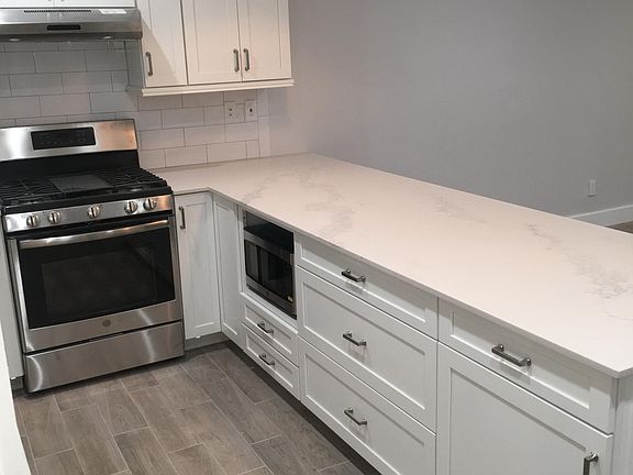 4th image of 108 Brook St Floor 1