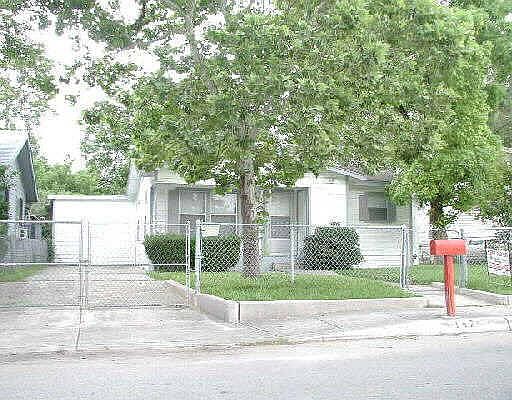 1st image of 142 ESCUELA ST
