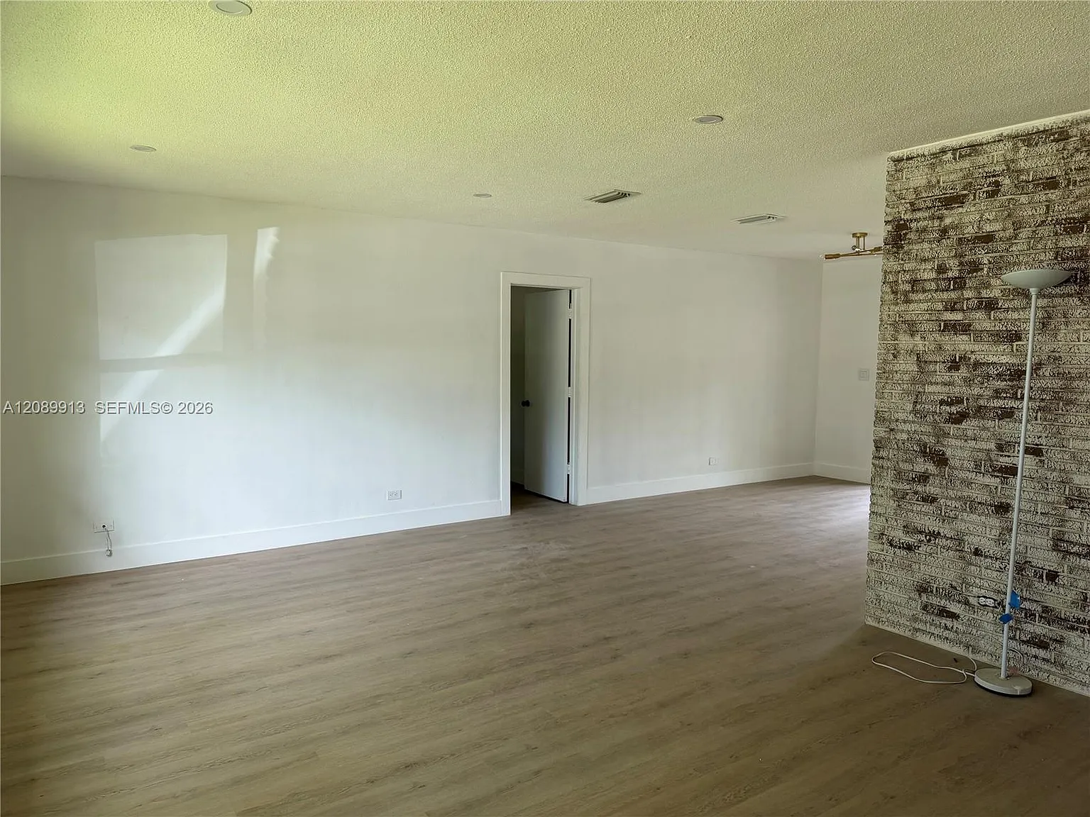 4 bed, 2.0 bath, 2110 sqft, $4,700 — Photo 2